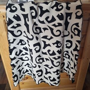 Black & White Pull On Skirt. Very Comfortable Made By Haystacks A Mi Made Co.